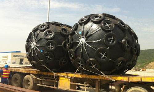 聚氨酯護舷填充噴涂機(圖1) 聚氨酯護舷填充噴涂機